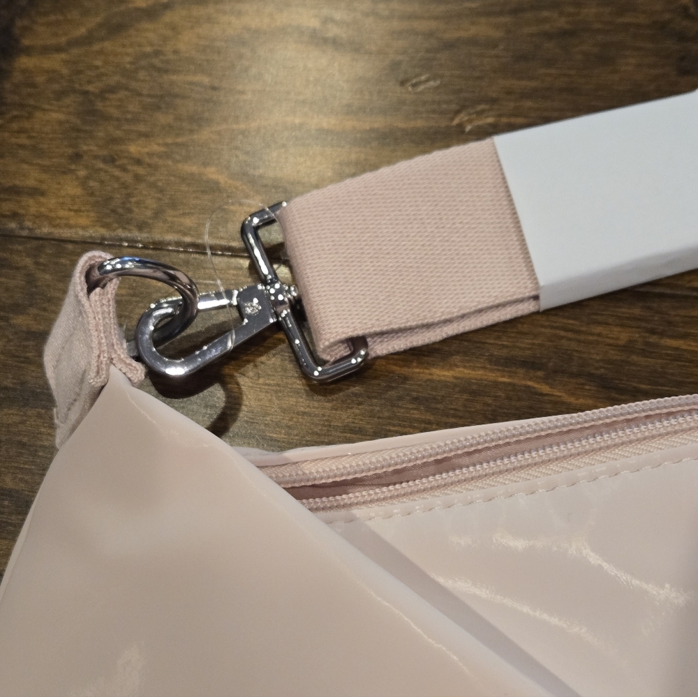 NWT Victoria's Secret Light Pink Metallic Duffle Bag - Picture 4 of 11